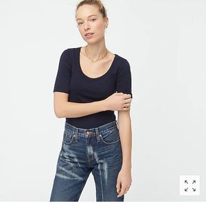 NWT Slim perfect scoopneck T-shirt